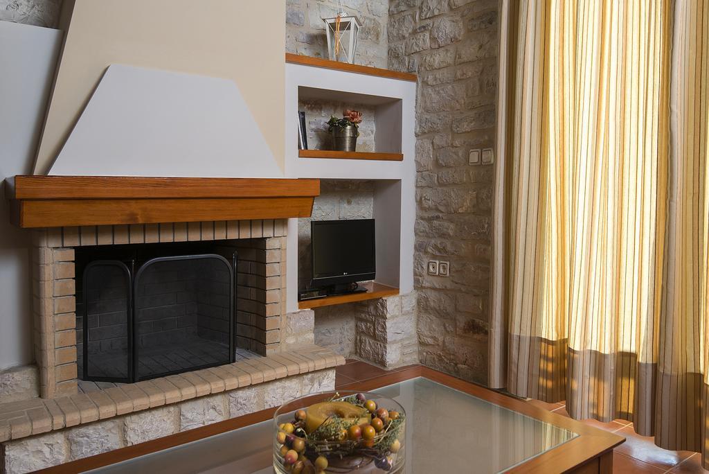 Enastron Villas Кипарисия Екстериор снимка