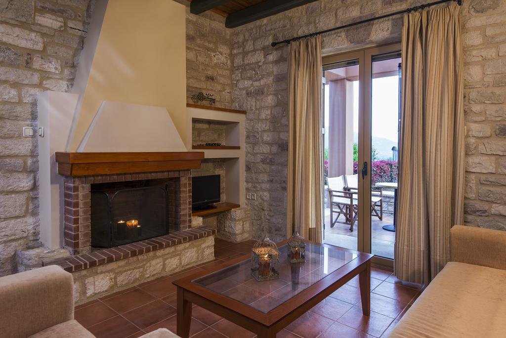 Enastron Villas Кипарисия Екстериор снимка