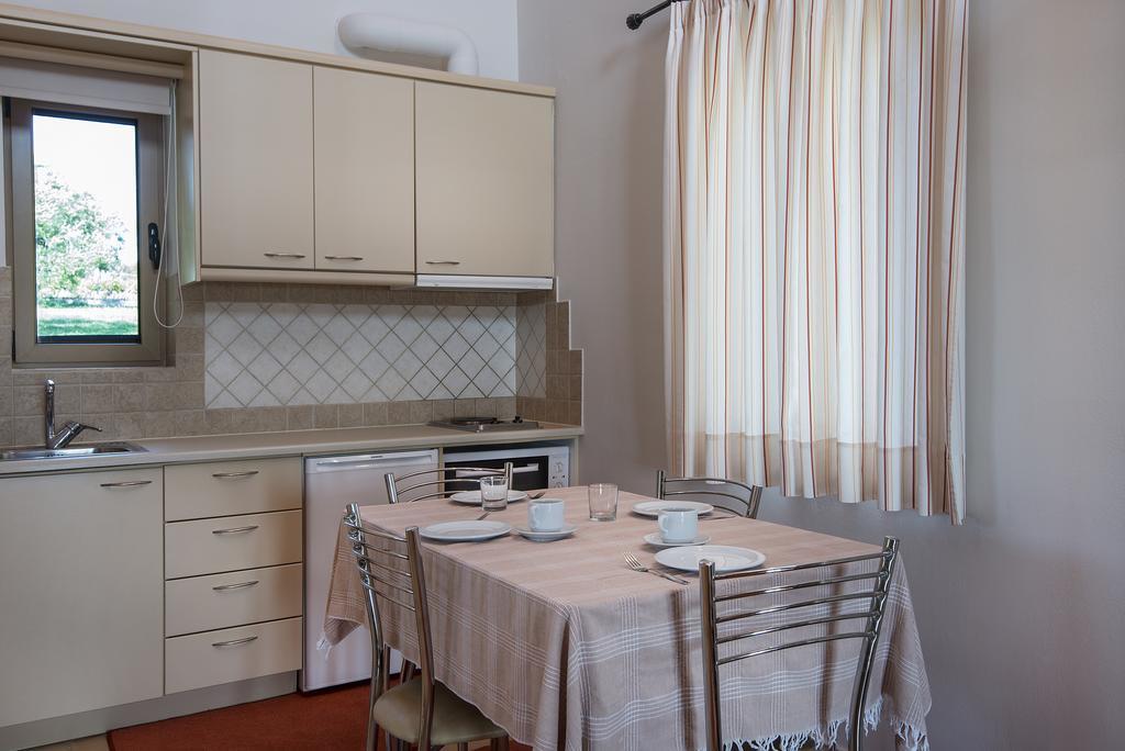 Enastron Villas Кипарисия Екстериор снимка