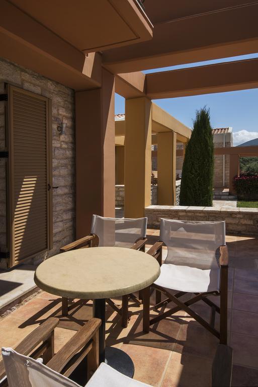 Enastron Villas Кипарисия Екстериор снимка