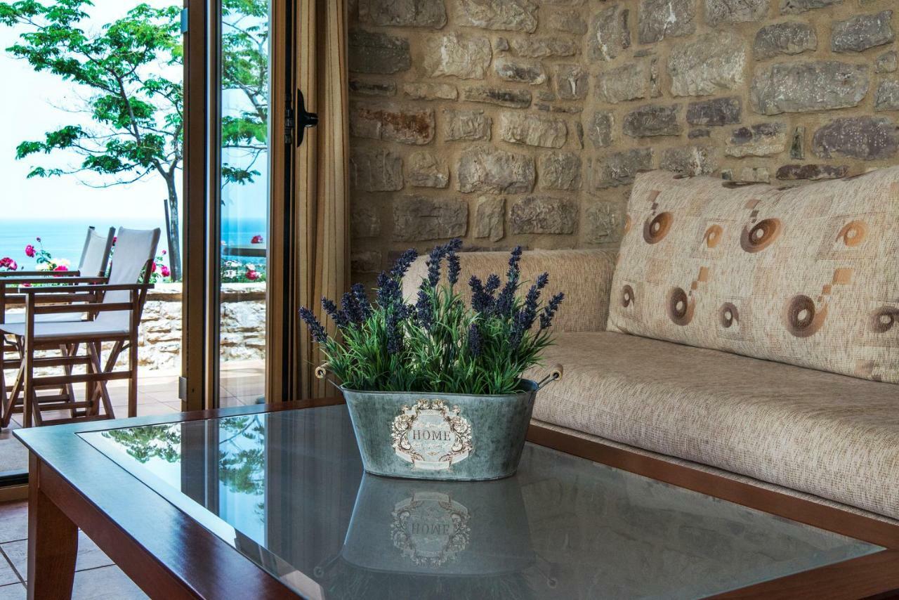 Enastron Villas Кипарисия Екстериор снимка