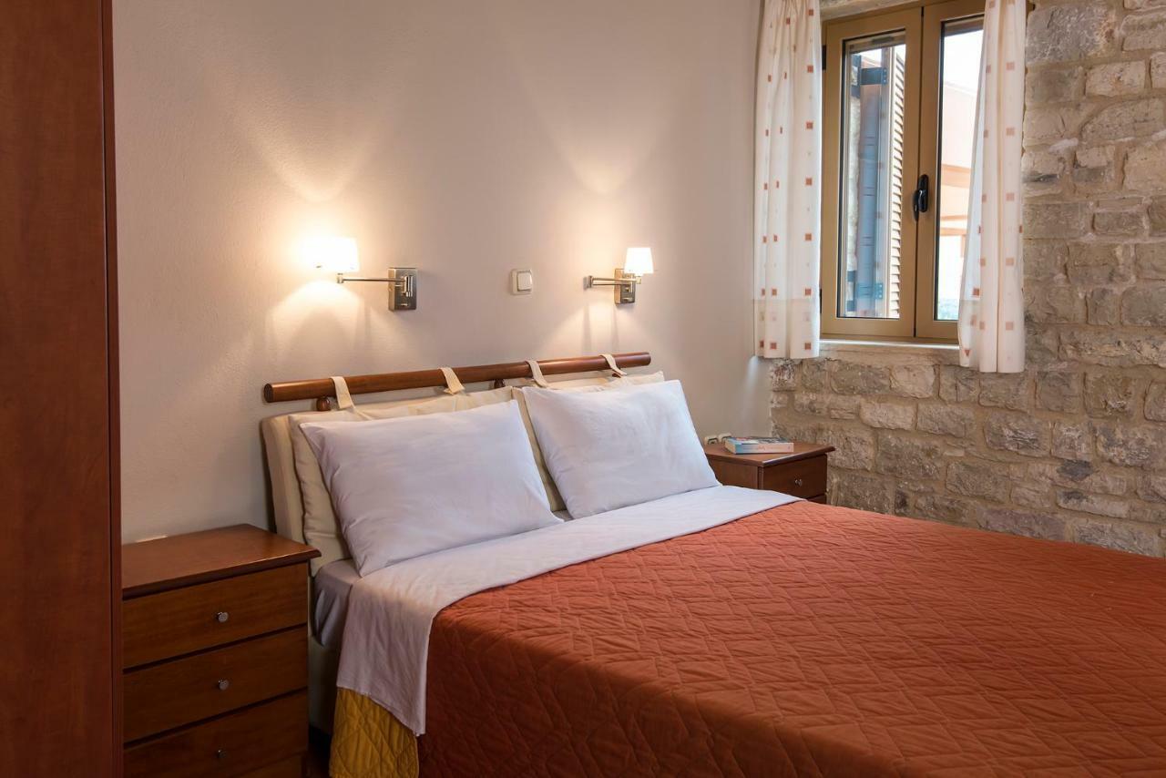 Enastron Villas Кипарисия Екстериор снимка