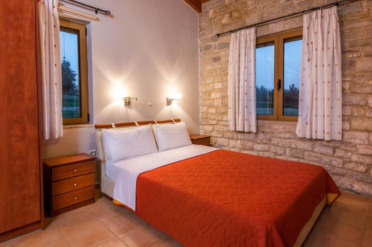Enastron Villas Кипарисия Екстериор снимка